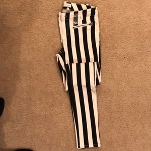 ✨BRAND NEW blk & wht strip skinny pants